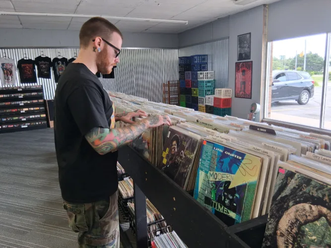 Alpena record shop Noise and Toys settles into new Werth Road location